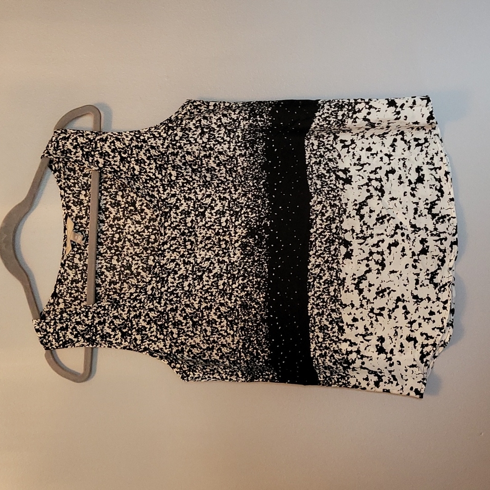 Banana Republic Black and White Sleeveless Top | Size Medium